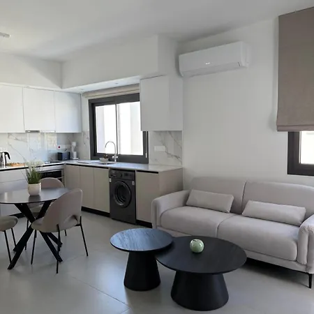 Θεα 5 Comfortable 1Br And 2Br Apartments Dromolaxia