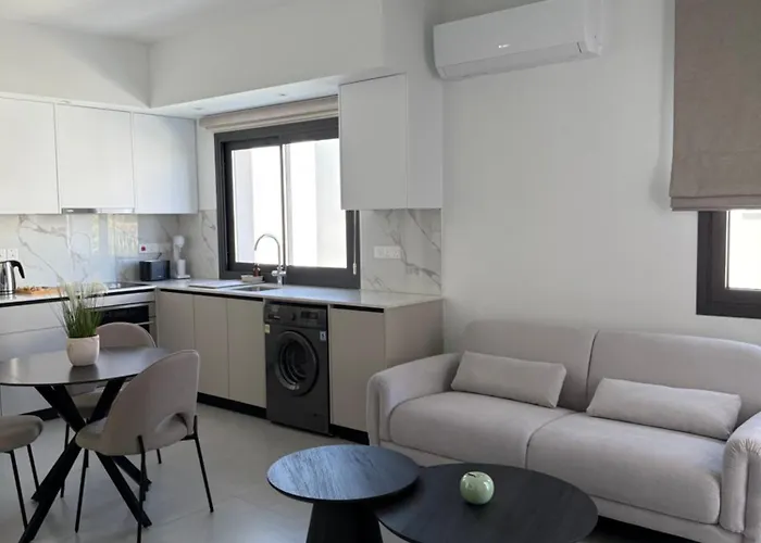 Θεα 5 Comfortable 1Br And 2Br Apartments Dromolaxia