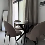 θεα 5 Comfortable 1br And 2br アパート *