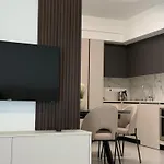 θεα 5 Comfortable 1br And 2br アパート *