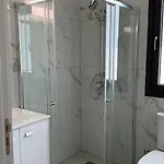 θεα 5 Comfortable 1br And 2br アパート
