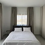θεα 5 Comfortable 1br And 2br アパート