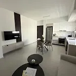 θεα 5 Comfortable 1br And 2br アパート *