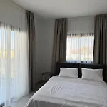 θεα 5 Comfortable 1br And 2br アパート Dhromolaxia