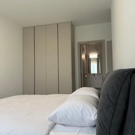 θεα 5 Comfortable 1br And 2br アパート