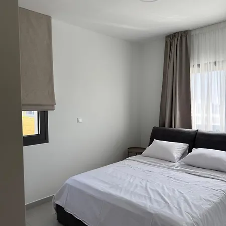 θεα 5 Comfortable 1br And 2br アパート Dhromolaxia