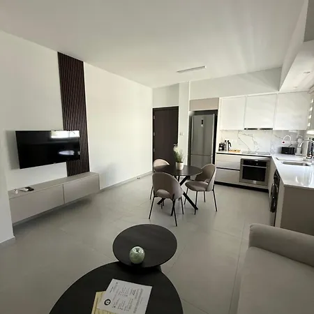 θεα 5 Comfortable 1br And 2br アパート *