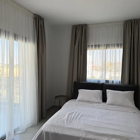 θεα 5 Comfortable 1br And 2br アパート Dhromolaxia